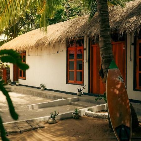 Surfing Lion Hostel Аругам Экстерьер фото