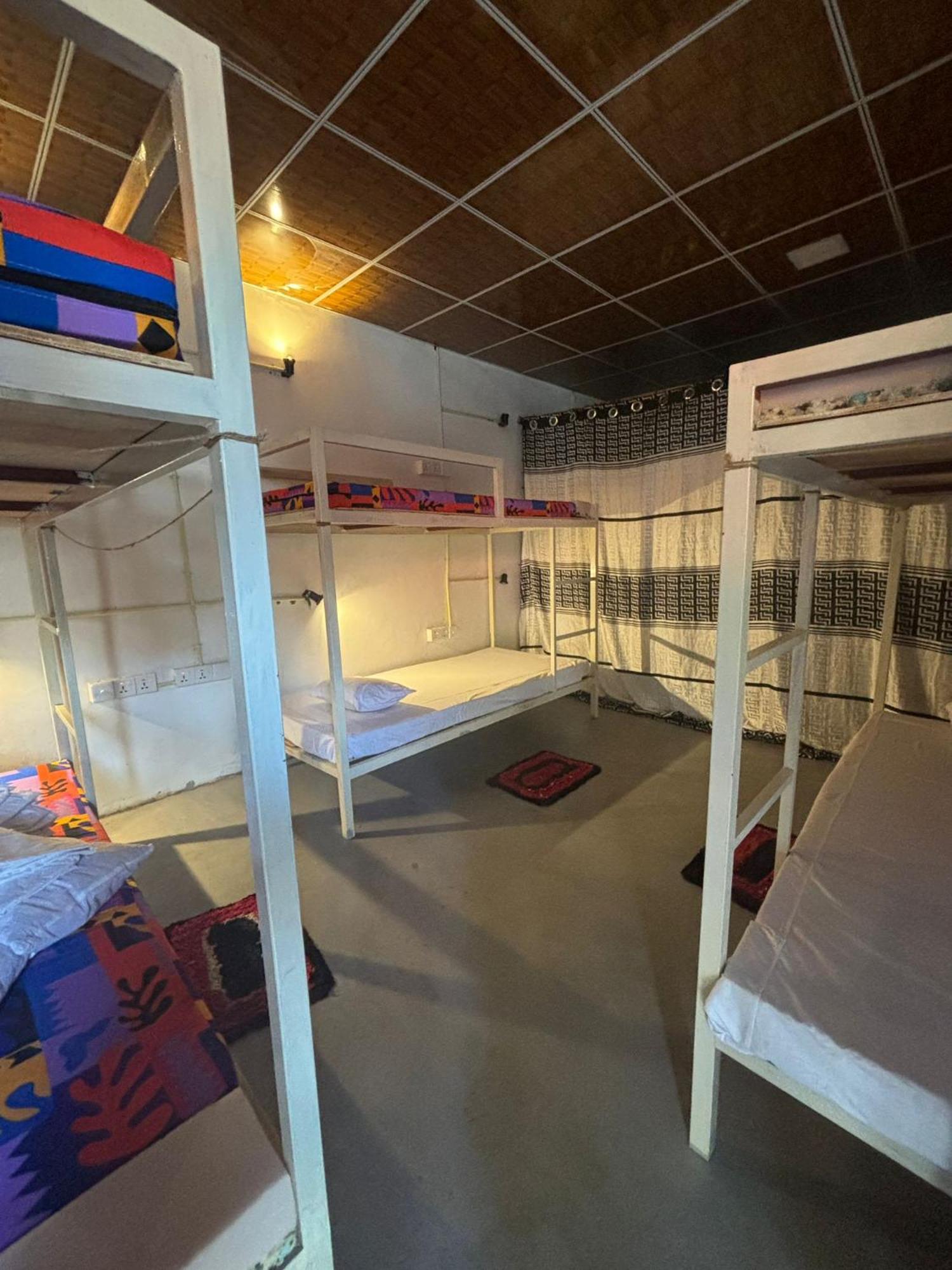 Surfing Lion Hostel Аругам Экстерьер фото
