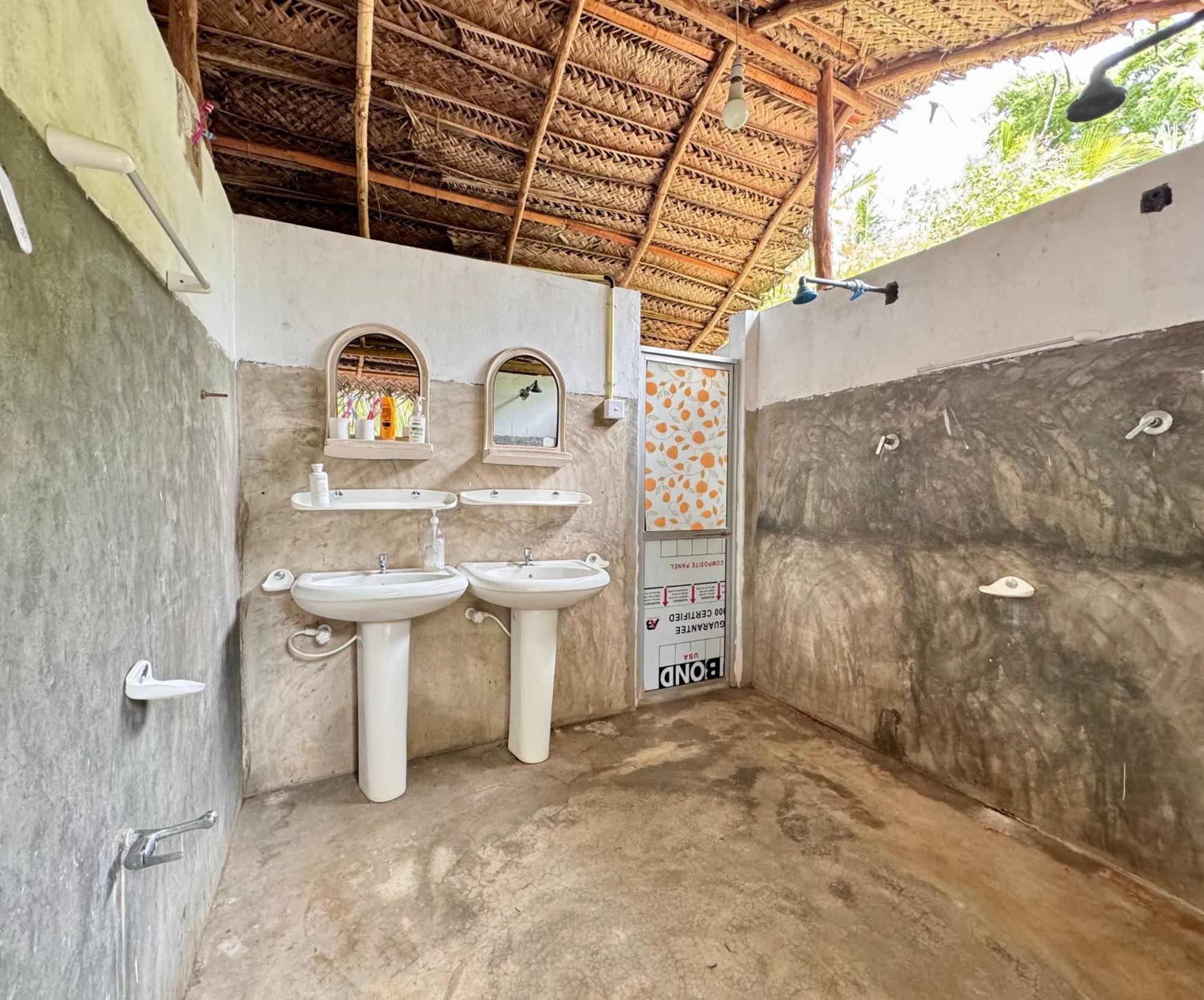 Surfing Lion Hostel Аругам Экстерьер фото