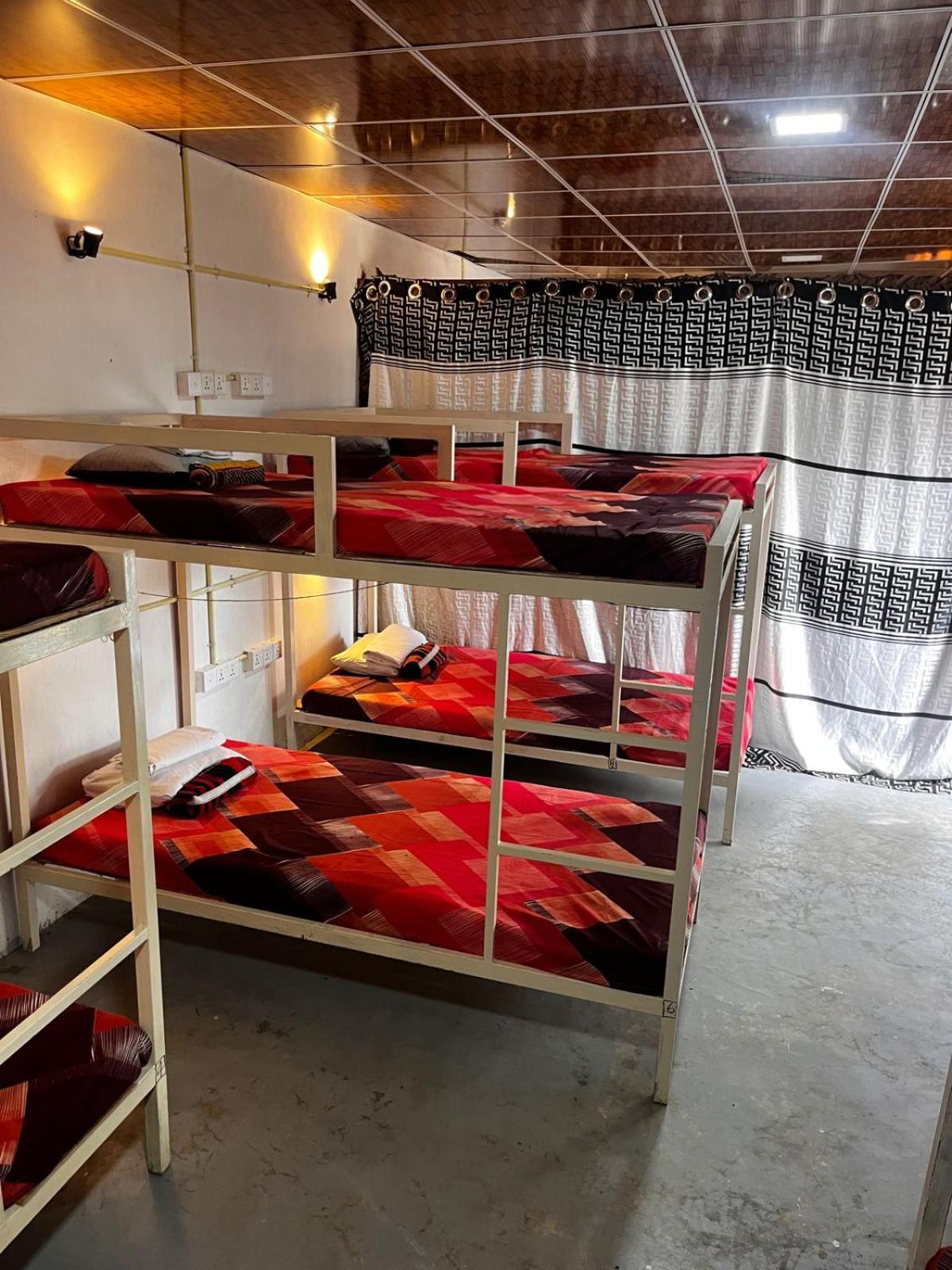 Surfing Lion Hostel Аругам Экстерьер фото